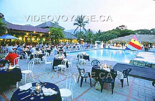 Republique Dominicaine Puerto Plata Holiday Village Golden Beach A special dinner on the edge of the pool.