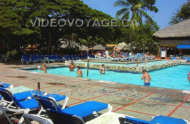 Republique Dominicaine Puerto Plata Holiday Village Golden Beach A portion of the pool is utlise for sports activities such as volleyball.