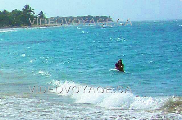 Republique Dominicaine Puerto Plata Holiday Village Golden Beach Young lovers in the sea.