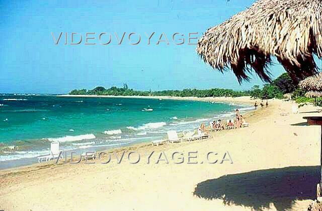 Republique Dominicaine Puerto Plata Holiday Village Golden Beach This photograph from the past shows that the beach was once wider. The Paradise hotel was not yet built on the tip.