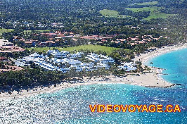 Republique Dominicaine Puerto Plata Grand Paradise Playa Dorada The entrance to the site with the guards. The evening gardins leave you entered to go to the disco when you're in another hotel.