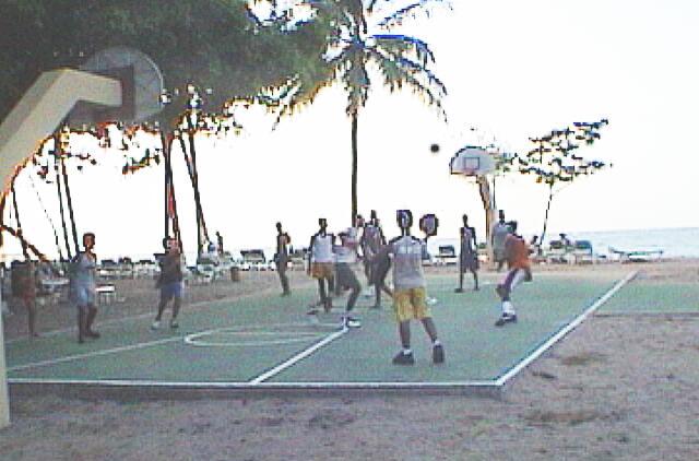 Republique Dominicaine Puerto Plata Celuisma Playa Dorada A beautiful basketball court near the beach.