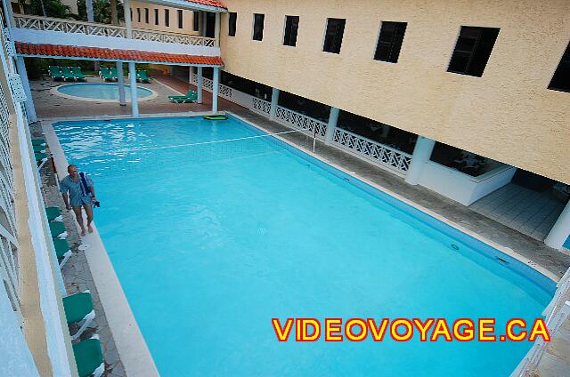 Republique Dominicaine Puerto Plata Celuisma Playa Dorada Una red de voleibol en la piscina