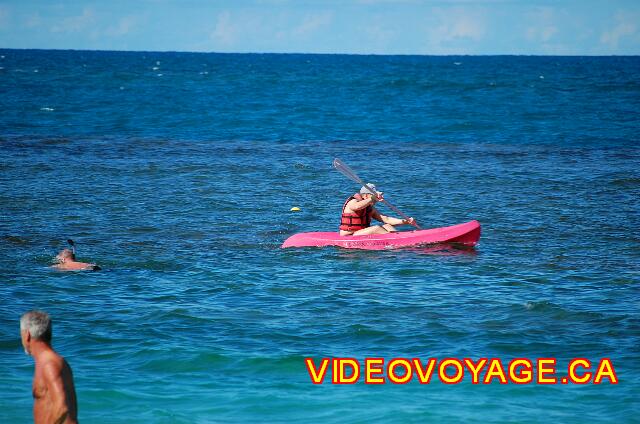 Republique Dominicaine Puerto Plata Celuisma Playa Dorada Kayaking is popular. At left, a client makes apnea.