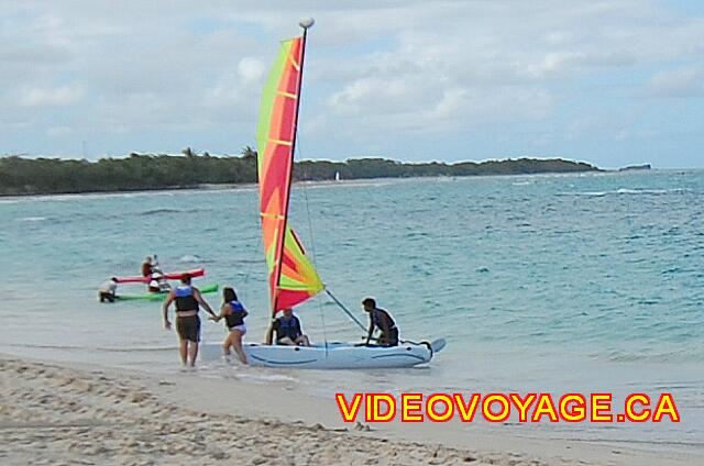 Republique Dominicaine Puerto Plata Celuisma Playa Dorada A catamaran on the beach and two kayaks in the background.