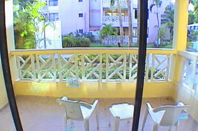Republique Dominicaine Puerto Plata Celuisma Playa Dorada Los balcones son profundas. Los edificios están bastante distanciados para evitar miradas indiscretas.