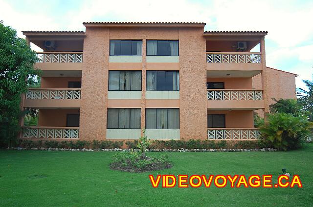 Republique Dominicaine Puerto Plata Celuisma Playa Dorada Uno de los 13 edificios que habritent habitaciones.