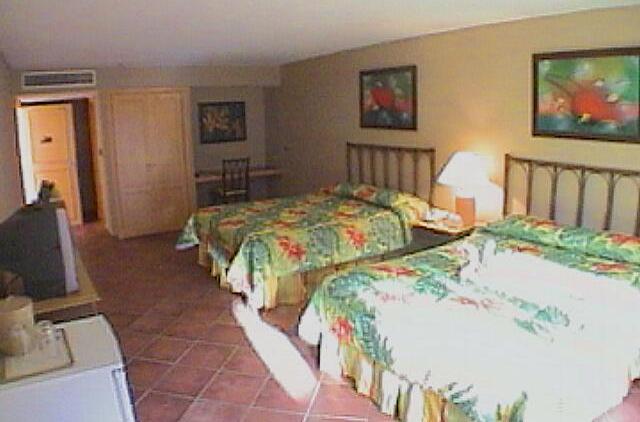 Republique Dominicaine Puerto Plata Celuisma Playa Dorada La habitación estándar es aún muy grande. Al igual que la habitación superior, la televisión directamente en una computadora de escritorio. Básicamente, un pequeño escritorio con una silla y el armario.