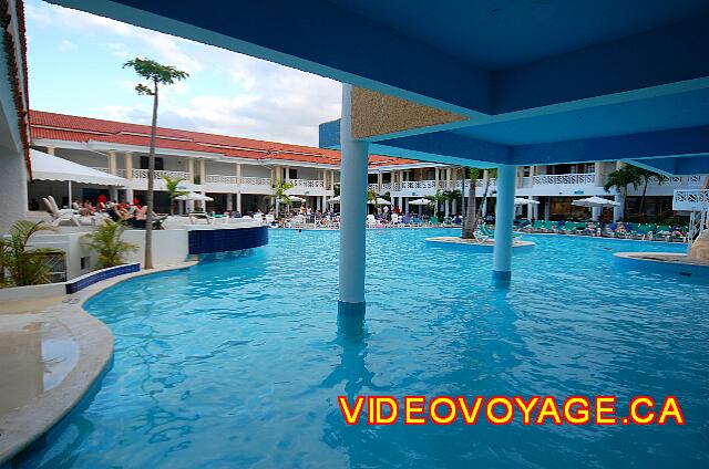 Republique Dominicaine Puerto Plata Celuisma Playa Dorada There was a bar in the pool here before.