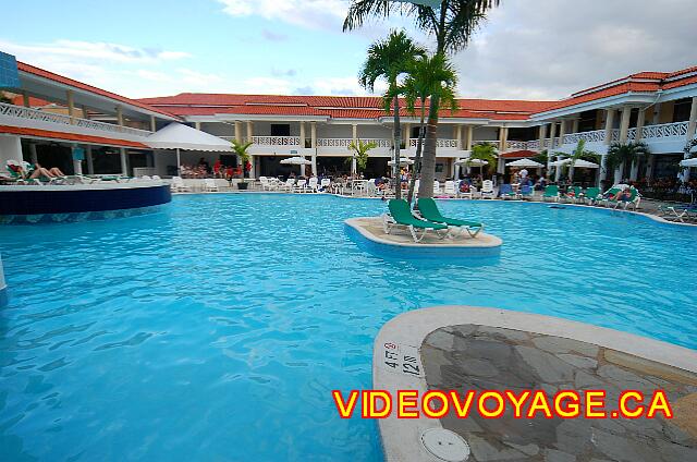Republique Dominicaine Puerto Plata Celuisma Playa Dorada A small island in the center of the pool.