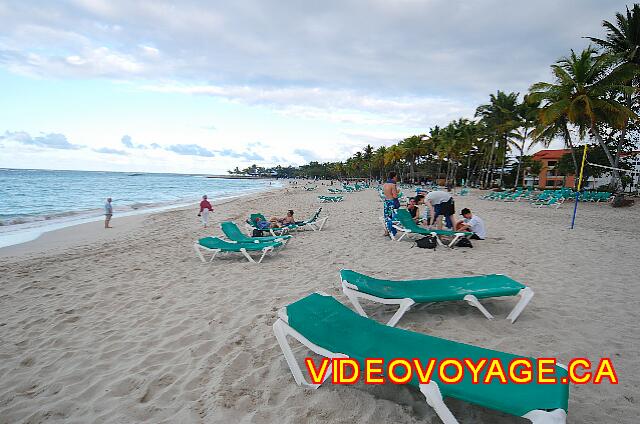 Republique Dominicaine Puerto Plata Celuisma Playa Dorada Al este, la playa termina en el Grand Paradise Beach Club. La tierra estaba vacante al lado, hay una gran cantidad de espacio libre en la playa al este.