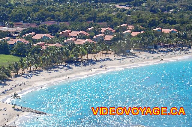 Republique Dominicaine Puerto Plata Celuisma Playa Dorada Desde la playa se reconstruyó, el agua parece de color aqua con el sol.