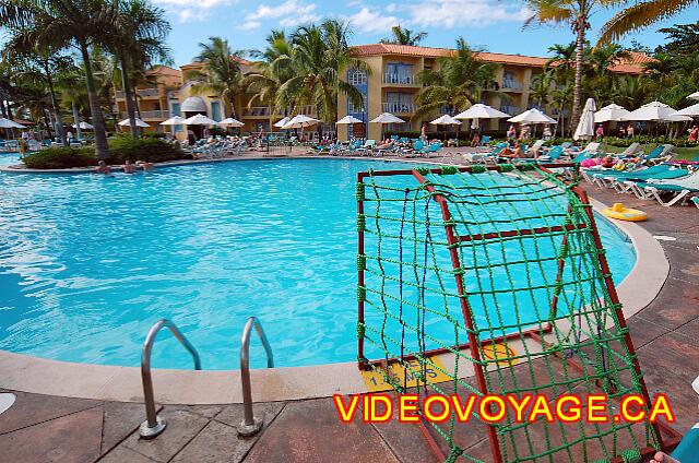 Republique Dominicaine Puerto Plata Gran Ventana Redes de waterpolo en la piscina principal.