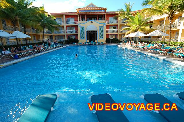 Republique Dominicaine Puerto Plata Gran Ventana En el centro del edificio Beata, una piscina rectangular más tranquilo.