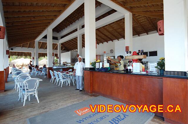 Republique Dominicaine Puerto Plata Viva Playa Dorada Le bar de la plage.