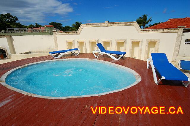 Republique Dominicaine Puerto Plata Viva Playa Dorada Le jacuzzi au second niveau.