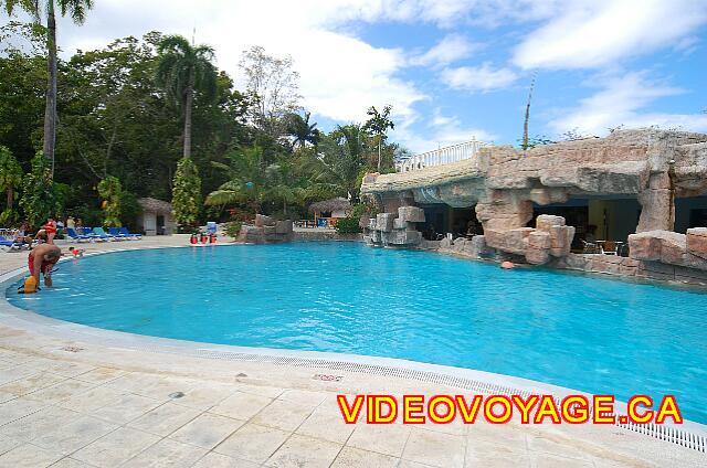 Republique Dominicaine Puerto Plata Viva Playa Dorada Avec le bar dans le mur de pierre.