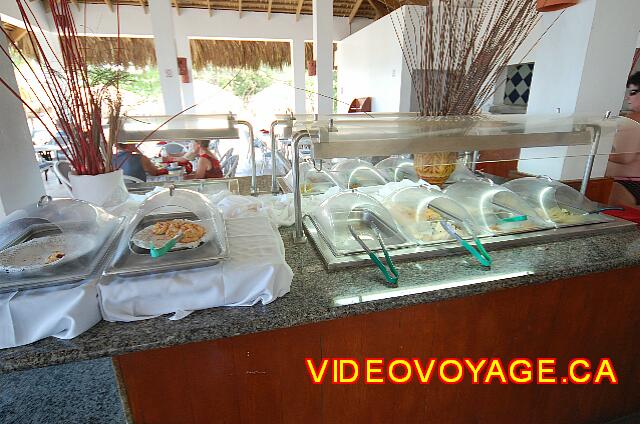 Republique Dominicaine Puerto Plata Viva Playa Dorada A buffet the day.