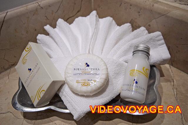 Mexique Puerto Vallarta Buenaventura Grand Washcloths, soap and shampoo ...