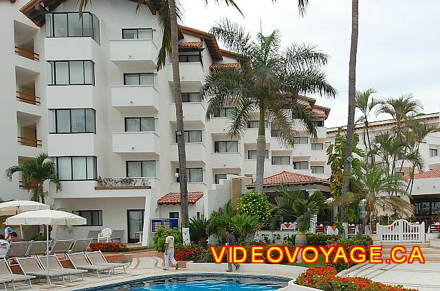 Mexique Puerto Vallarta Buenaventura Grand On the left, the junior suites with a solarium with whirlpool and near the balcony of the junior suite.
