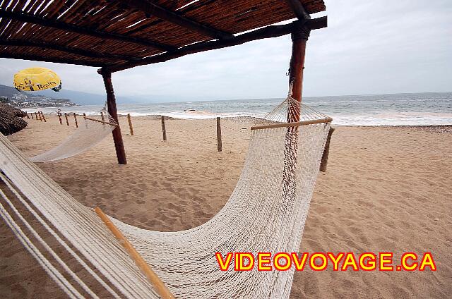 Mexique Puerto Vallarta Buenaventura Grand A hammock on the beach.