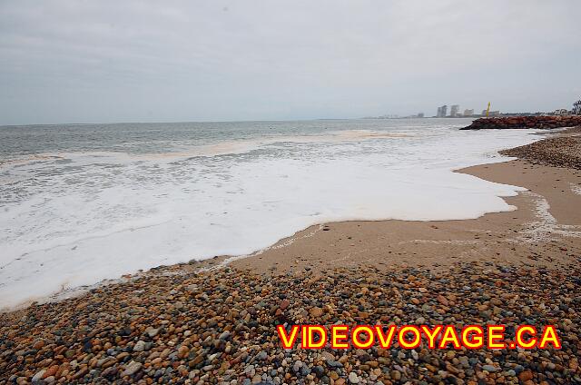 Mexique Puerto Vallarta Buenaventura Grand Une accumulation de pierres près de la mer.  Un entend le roulement des pierres lorsque les vagues tombent sur la plage.