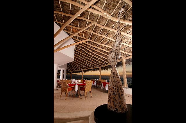 Mexique Puerto Vallarta Buenaventura Grand The sunset restaurant is open for dinner only.
