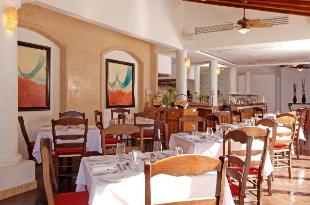 Mexique Puerto Vallarta Buenaventura Grand An open plan restaurant.