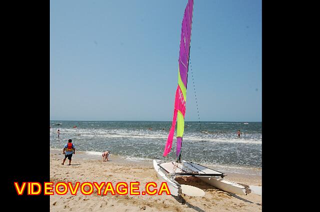 Mexique Bucerias Royal Decameron Vallarta Un catamaran qui attend les clients.