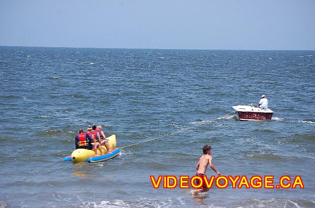 Mexique Bucerias Royal Decameron Vallarta Des clients sur un banana boat.