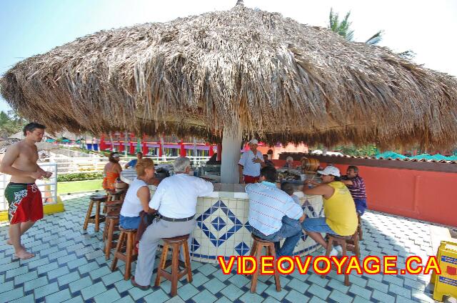 Mexique Bucerias Royal Decameron Vallarta Avec plusieurs sièges autour du bar.