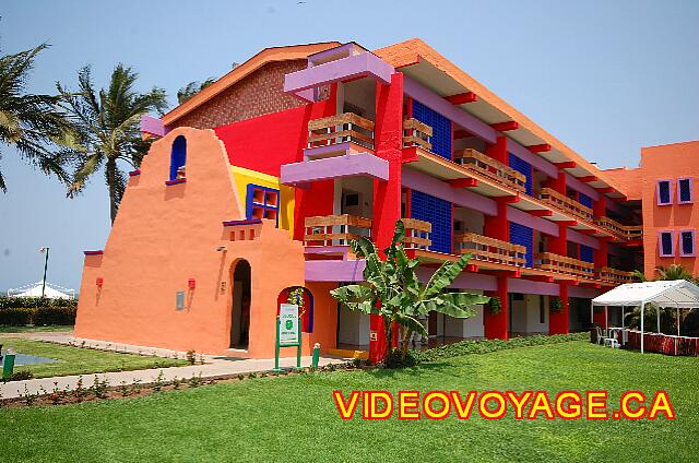 Mexique Bucerias Royal Decameron Vallarta Le batiment numéro 1 avec une vue océan.  Le plus vieux batiment du complexe construit en 1976.