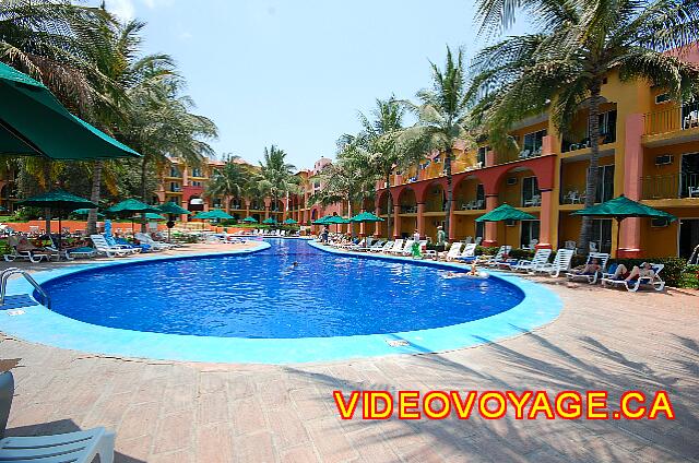 Mexique Bucerias Royal Decameron Vallarta A medium size pool, newer too.