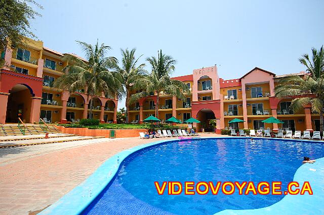 Mexique Bucerias Royal Decameron Vallarta The pool outside the rooms.