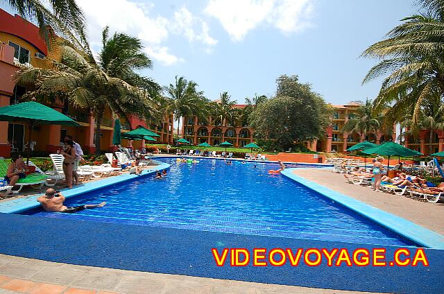 Mexique Bucerias Royal Decameron Vallarta The beginning of the pool near the bar.