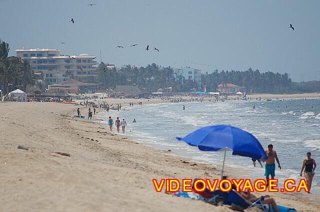 Mexique Bucerias Royal Decameron Vallarta Encore plus loins, la plage du Riu Jalisco et Riu Vallarta, vers le sud.