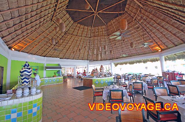 Mexique Bucerias Royal Decameron Vallarta Le restaurant buffet de la section Las Tortugas est assez grand.