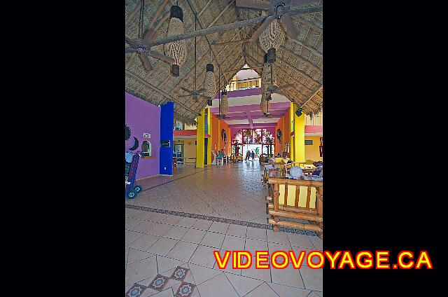 Mexique Bucerias Royal Decameron Vallarta Le Lobby. A gauche, le bureau de change.