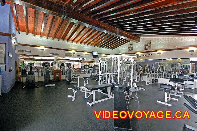 Mexique Puerto Vallarta Dreams Puerto Vallarta El gimnasio con aire acondicionado con equipo suficiente.