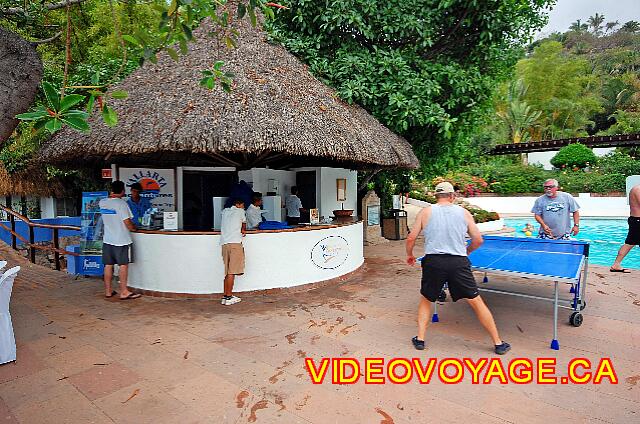 Mexique Puerto Vallarta Dreams Puerto Vallarta El centro de entretenimiento y una mesa de ping pong que parece popular.