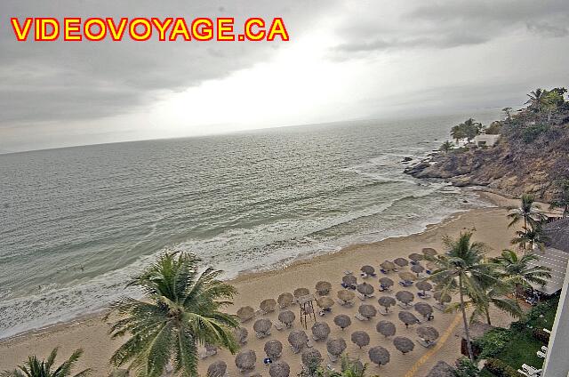 Mexique Puerto Vallarta Dreams Puerto Vallarta La plage qui termine au nord avec une pointe rocheuse.