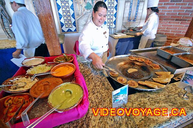 Mexique Puerto Vallarta Dreams Puerto Vallarta Avec différentes sauces pour accompagné.