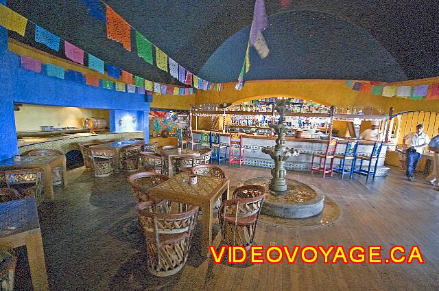 Mexique Puerto Vallarta Dreams Puerto Vallarta At entreé restaurant, bar.