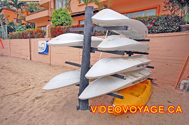 Mexique Puerto Vallarta Friendly Hola Vallarta Instalaciones para deportes acuáticos en la playa se limitan a kayaks ..