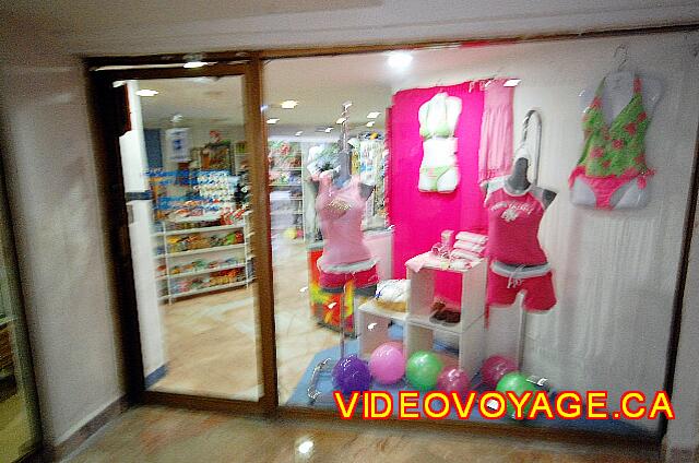 Mexique Puerto Vallarta Friendly Hola Vallarta A shop for souvenirs and necessities first.