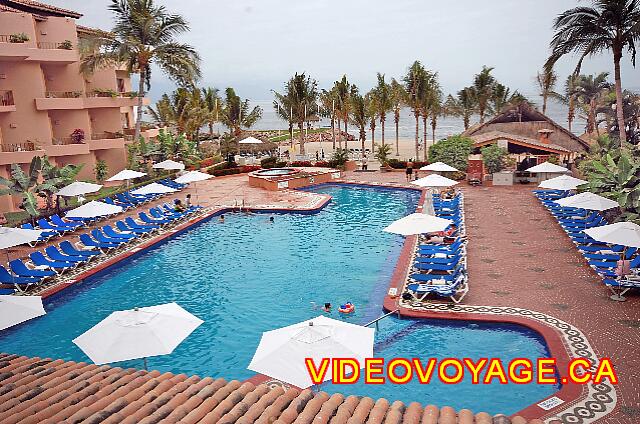 Mexique Puerto Vallarta Friendly Hola Vallarta Cerca de 90 sillas y 20 sombrillas.