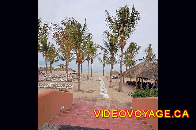 Mexique Puerto Vallarta Friendly Hola Vallarta It must go down stairs to access the beach.
