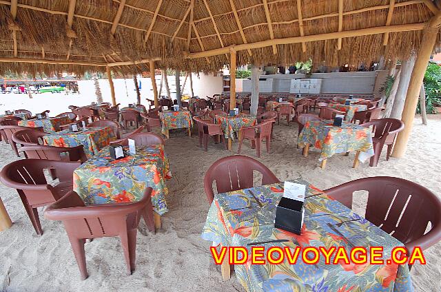 Mexique Puerto Vallarta Friendly Hola Vallarta The tables on the beach directly ... this gives a charm.