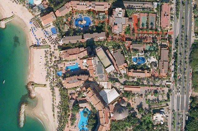 Mexique Puerto Vallarta Friendly Hola Vallarta A hotel at the beginning of the city of Puerto Vallarta.