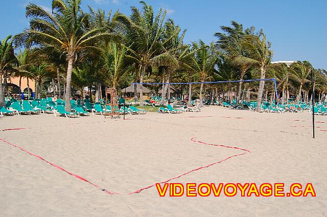 Mexique Nuevo Vallarta Riu Jalisco Un filet de volleyball sur la plage.